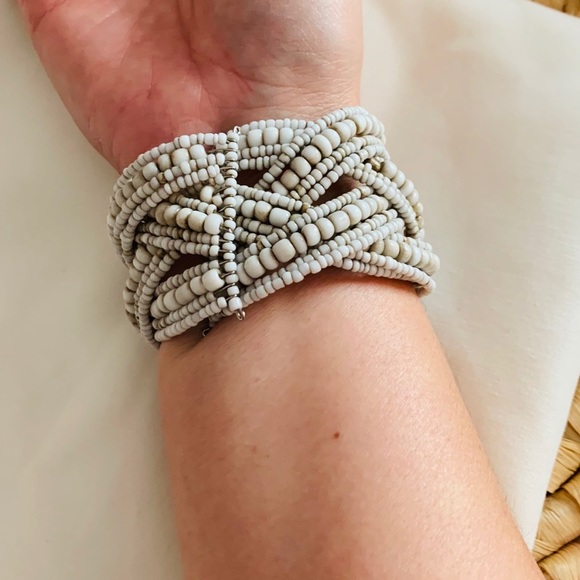 🇺🇸 White bead wrap cuff bracelet - Picture 6 of 7